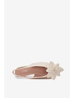 Dámské sandály na nízkém podpatku s květem model 22102823 - Boto