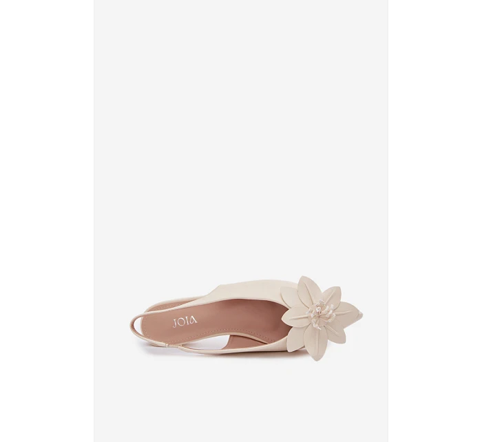 Dámské sandály na nízkém podpatku s květem model 22102823 - Boto