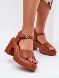 Sandále na podpätku model 209923 Vykročte štýlovo