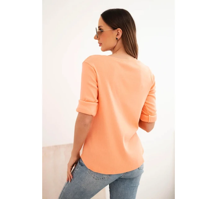 Dámska bavlnená blúzka s dlhými rukávmi a gombíkmi vo výstrihu marhuľová