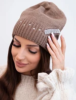 Dámska zimná vlnená čiapka s ozdobným pásom so zirkónmi K402 mocca