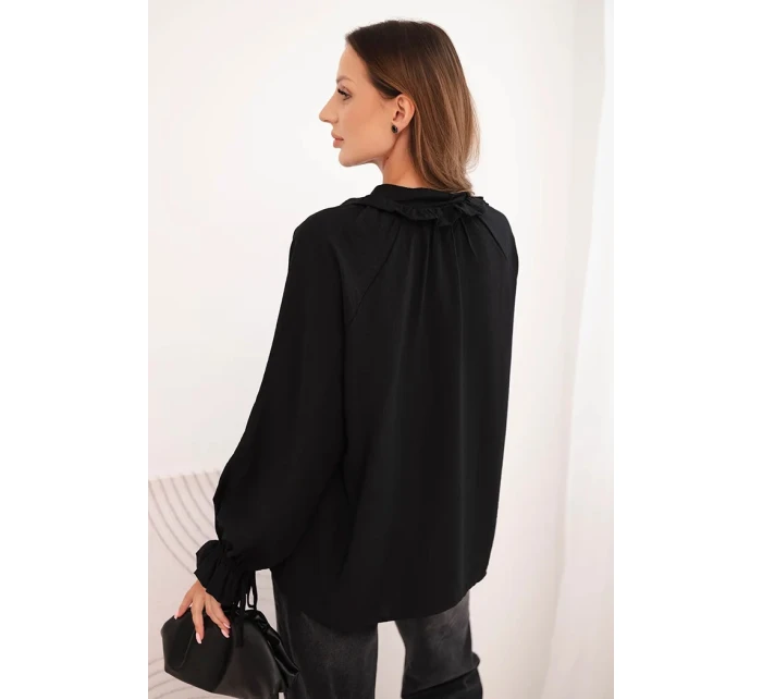 Dámska viskózna blúzka s véčkovým výstrihom a viazankami na rukávoch čierna