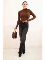 Dámske pruhované šaty s rolákom a ozdobnými gombíkmi bordovej farby