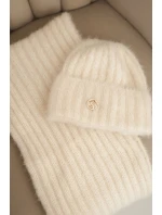 Dámský komplet čepice a z měkké příze ecru model 21800779 - K-Fashion Dámský komplet čepice a z měkké příze ecru model 21800779 - K-Fashion