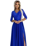 AMBER Elegantní dlouhé dámské krajkové šaty v chrpové barvě s výstřihem model 20651176 - numoco