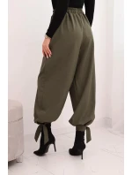 Dámske nohavice so širokými nohavicami a khaki viazaním v spodnej časti Dámske nohavice so širokými nohavicami a khaki viazaním v spodnej časti