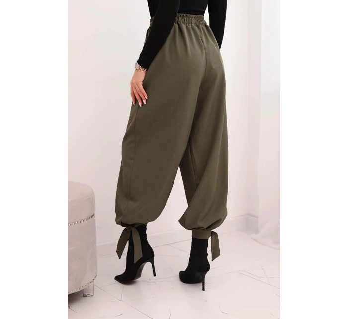Dámske nohavice so širokými nohavicami a khaki viazaním v spodnej časti Dámske nohavice so širokými nohavicami a khaki viazaním v spodnej časti