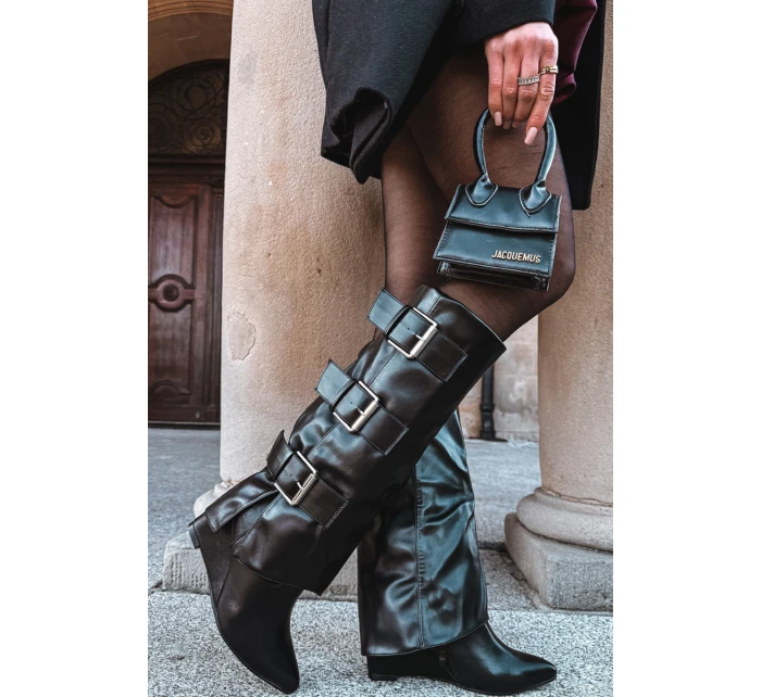 Dámské kozačky na platformě s ohnutým horním lemem a stříbrnými přezkami Černé Sarisse