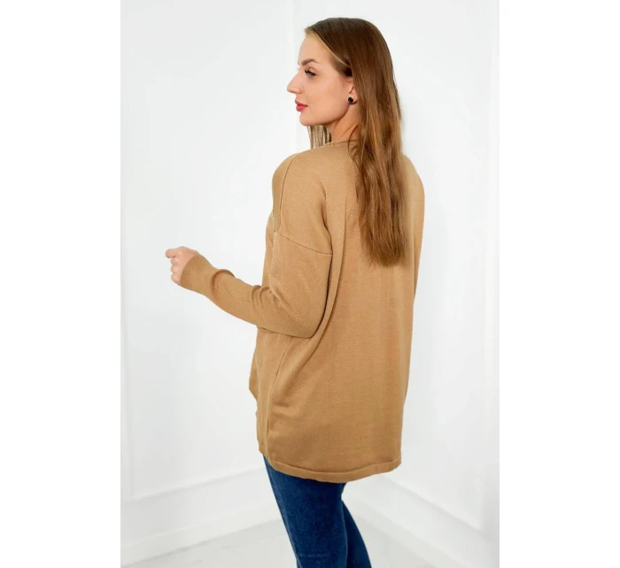 Sveter s prednými vreckami Ťava