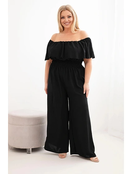 Dámský overal Plus Size s odhalenými model 22092390 volánem a širokými nohavicemi černý - K-Fashion Dámský overal Plus Size s odhalenými model 22092390 volánem a širokými nohavicemi černý - K-Fashion