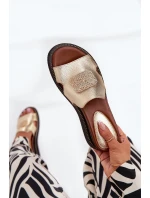 Klapki Damskie Na Koturnie Eko Skórzane Z Ozdobą Złote Sarela Klapki Damskie Na Koturnie Eko Skórzane Z Ozdobą Złote Sarela