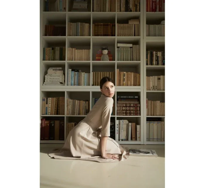 B255 Zavinovacie šaty so šálovým golierom - béžové