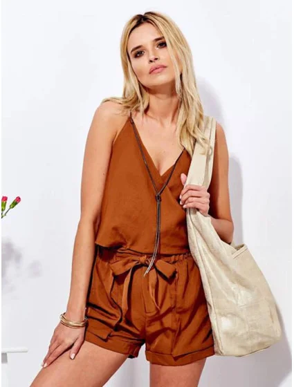 Elegantní krátký hnědý overal na ramínkách model 19576735 - Factory Price Elegantní krátký hnědý overal na ramínkách model 19576735 - Factory Price