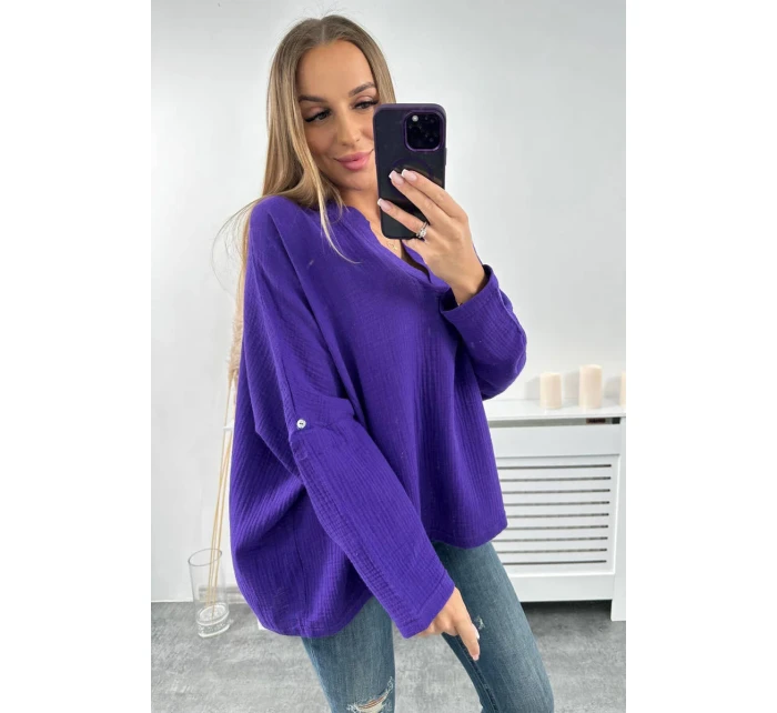 Mušelínová blúzka s vyhrnutými rukávmi tmavo fialová