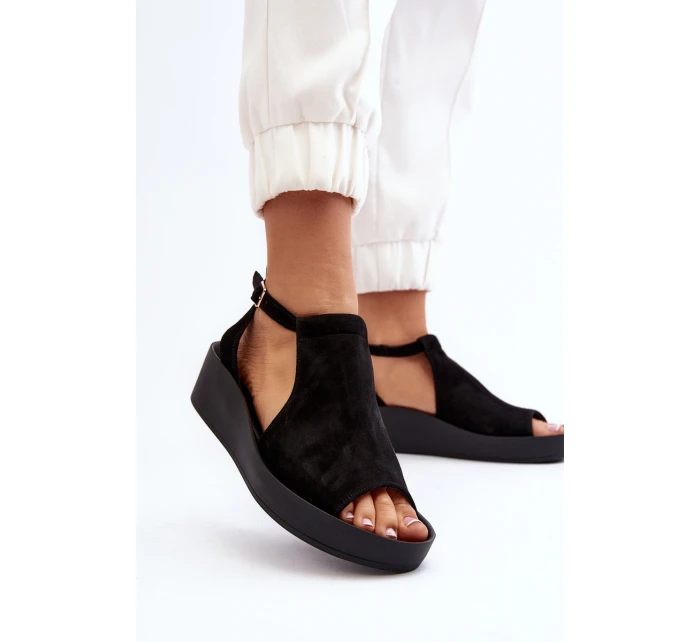 model 21646128 Dámské sandály z semiše Černé - Zazoo