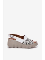 Sandały Damskie Z Naturalnej Skóry Na Koturnie Artiker 56C0958 Białe Sandały Damskie Z Naturalnej Skóry Na Koturnie Artiker 56C0958 Białe