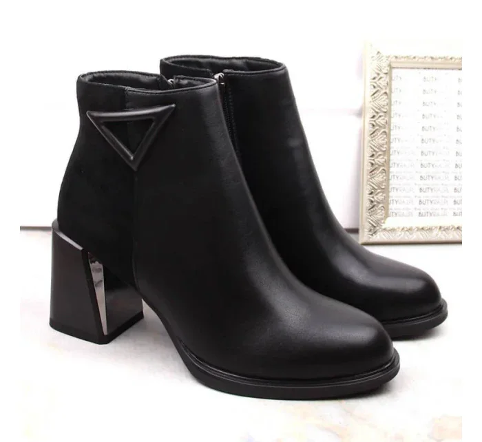 D&A S.Barski Premium Collection W OLI238 čierne zateplené čižmy s ozdobným stĺpikom D&A S.Barski Premium Collection W OLI238 čierne zateplené čižmy s ozdobným stĺpikom