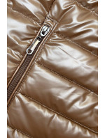 Prešívaná dámska bunda v karamelovej farbe so stojačikom (16M9110-84)