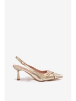 Dámské sandály na podpatku s a přezkou Zlaté model 22027843 - Boto