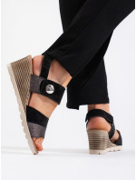 Zaujímavé čierne dámske sandále na klin