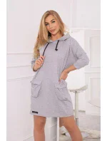 Šedé šaty s kapucí Šedé šaty s kapucí