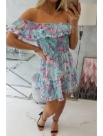 Kvetinové šaty s odhalenými ramenami v mätovej farbe