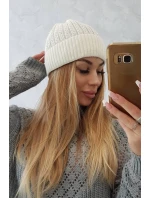 Tenká čepice Veronica model 18750393 ecru - K-Fashion Tenká čepice Veronica model 18750393 ecru - K-Fashion