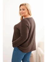 Dámsky plus size sveter s lodičkovým výstrihom hnedý