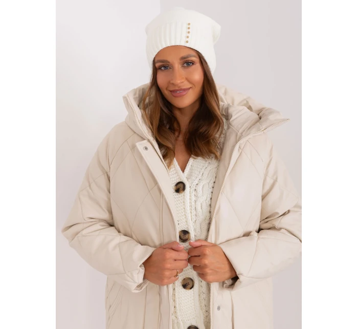 Czapka JK CZ 13 model 18975346 ecru - FPrice