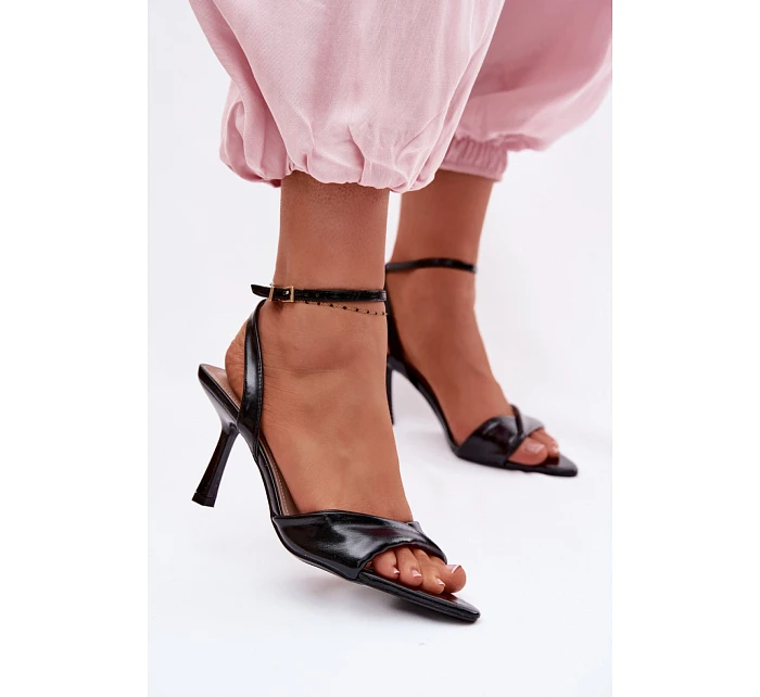 Sandále na podpätku model 226514 Vykročte štýlovo Sandále na podpätku model 226514 Vykročte štýlovo