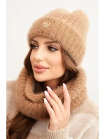 Dámský set čepice a šály huňatý s ozdobným camelový model 21461110 - K-Fashion Dámský set čepice a šály huňatý s ozdobným camelový model 21461110 - K-Fashion