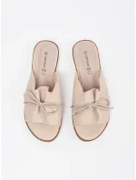 Trendy dámské hnědé nazouváky na plochém podpatku Trendy dámské hnědé nazouváky na plochém podpatku