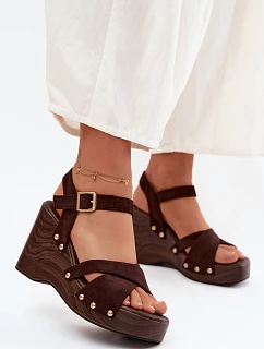 Dámské sandály na platformě se zlatými přezkami Čokoládové model 22122855 - Boto