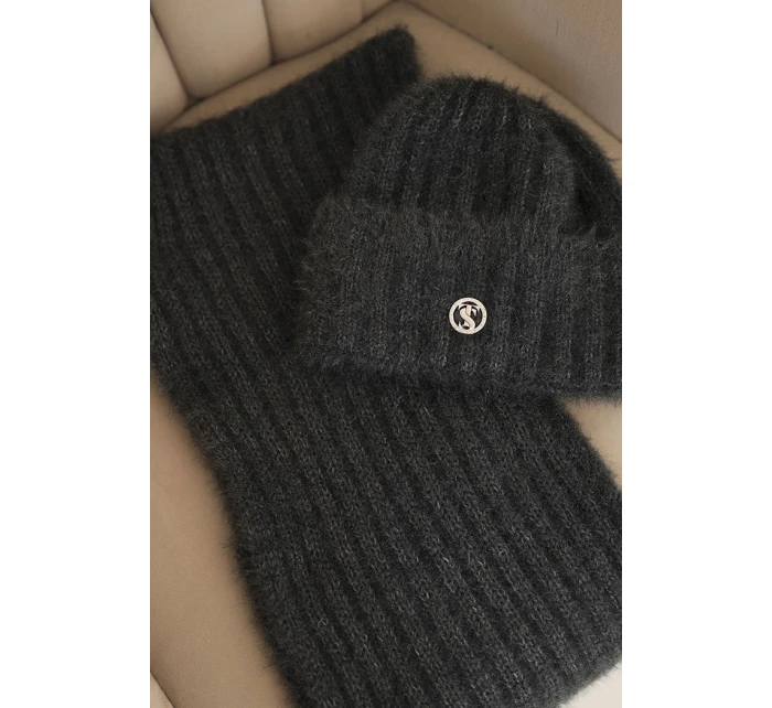 Dámska súprava čiapky a šálu z mäkkej priadze graphite