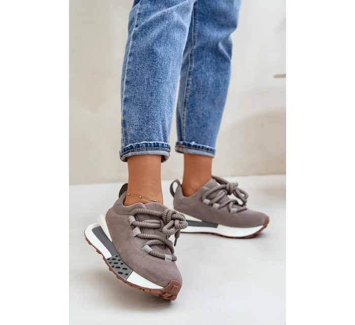 Semišové dámské sneakersy na platformě s šněrováním Artiker šedé model 21671668 - Boto Semišové dámské sneakersy na platformě s šněrováním Artiker šedé model 21671668 - Boto