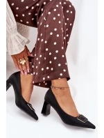 Lodičky na podpatku s ozdobnou sponou černé model 21704536 - Boto