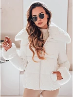 Dámská prošívaná krátká bunda s kožešinou TY5070 bílá - FashionStreet Dámská prošívaná krátká bunda s kožešinou TY5070 bílá - FashionStreet