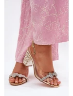 Sandále na podpätku model 213936 Vykročte štýlovo Sandále na podpätku model 213936 Vykročte štýlovo