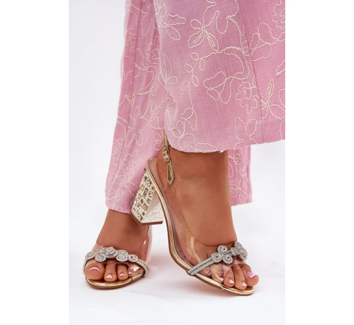 Sandále na podpätku model 213936 Vykročte štýlovo Sandále na podpätku model 213936 Vykročte štýlovo