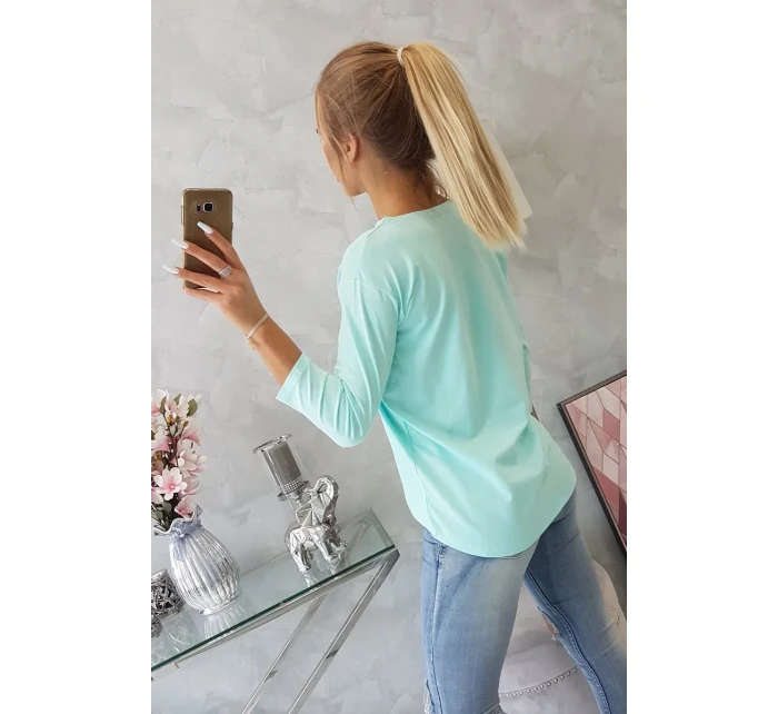 Pozoruhodná mätová blúzka s 3D grafikou