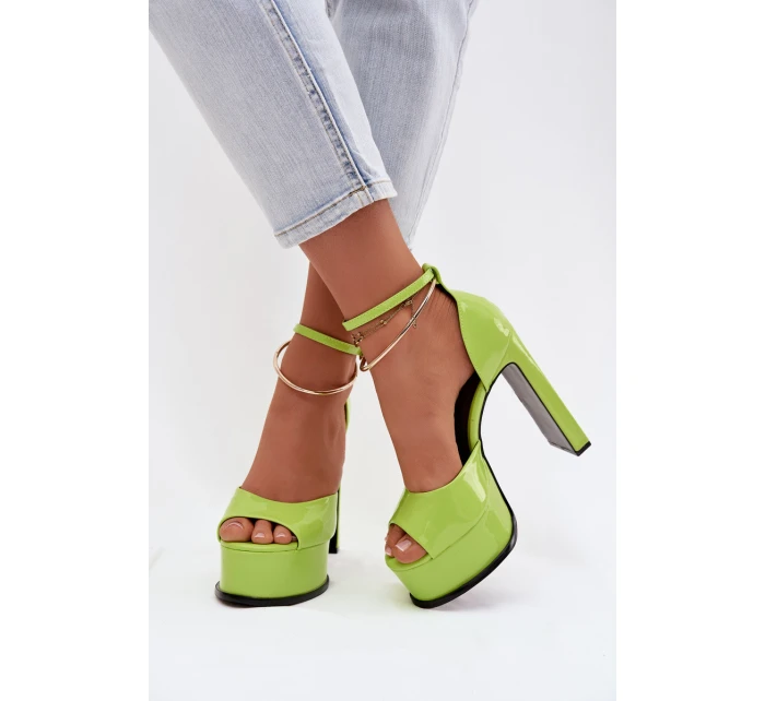 Lakované dámské sandály na podpatku a platformě Zelené model 21951663 - Boto