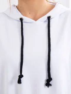 Šaty s kapucňou bielej