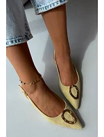 Dámské sandály na nízkém podpatku s ozdobou Žluté model 22147414 - Boto Dámské sandály na nízkém podpatku s ozdobou Žluté model 22147414 - Boto