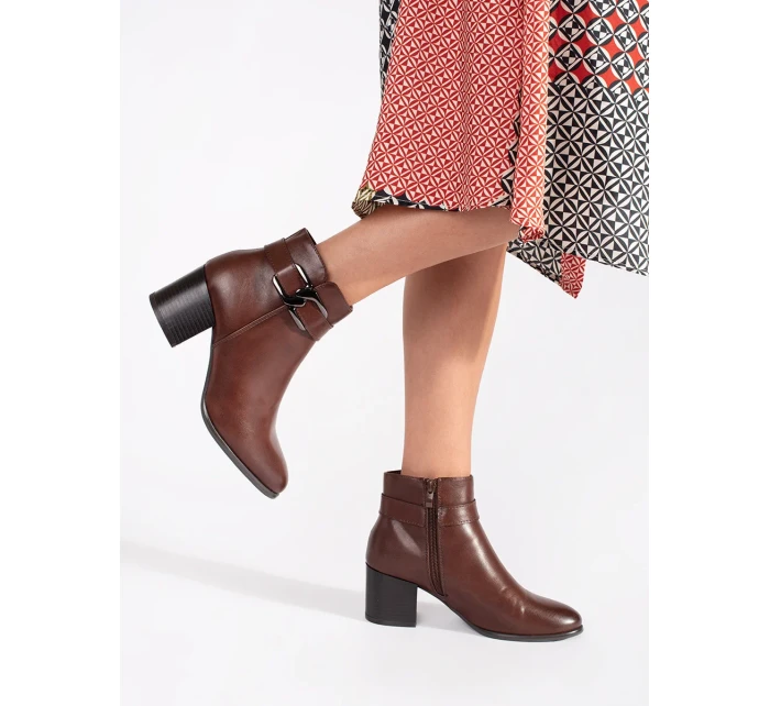 Moderní kotníčkové boty dámské hnědé na širokém podpatku Moderní kotníčkové boty dámské hnědé na širokém podpatku