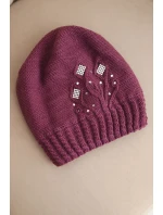 Dámska zimná čiapka s vlnou zdobená flitrami a pletením K473 tmavo fialová