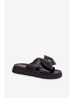 Skórzane Klapki Damskie Na Platformie Z Kokardą CheBello 4647 Czarne