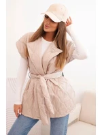 Dámska prešívaná vesta s opaskom a širokým golierom béžová