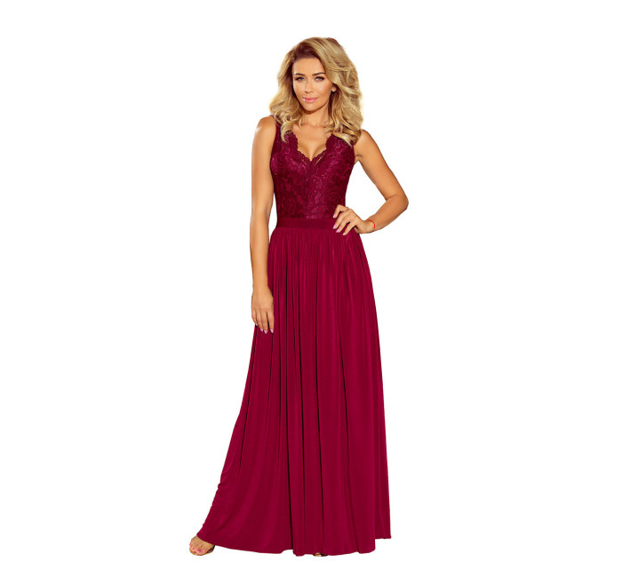 Dlouhé dámské šaty v bordó barvě bez s krajkovým výstřihem model 6710856 - numoco