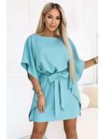 model 22015591 SOFIA Motýlí šaty se zavazováním v pase pastelově tyrkysové - numoco