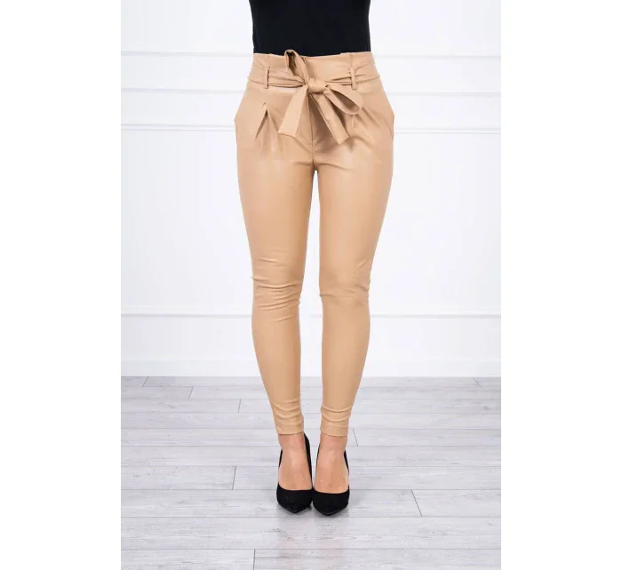 Kožené kalhoty zavazované vpředu v béžové barvě
